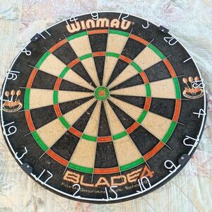 Winmau Blade 4 Professional Bristle Dartboard EUC 🎯 Staple-Free BDO Approved 🎯